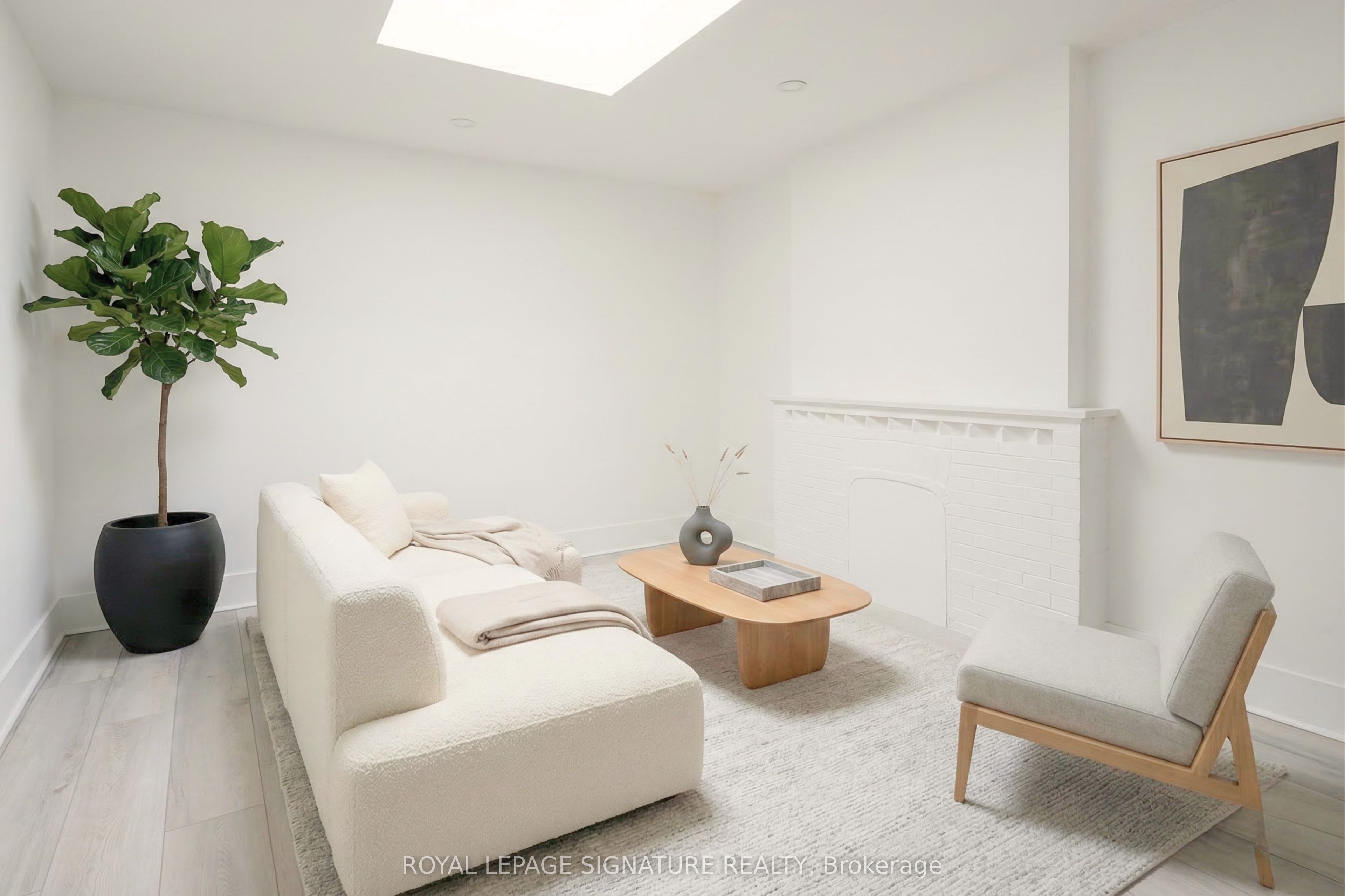 784 College Street 3rd Floor