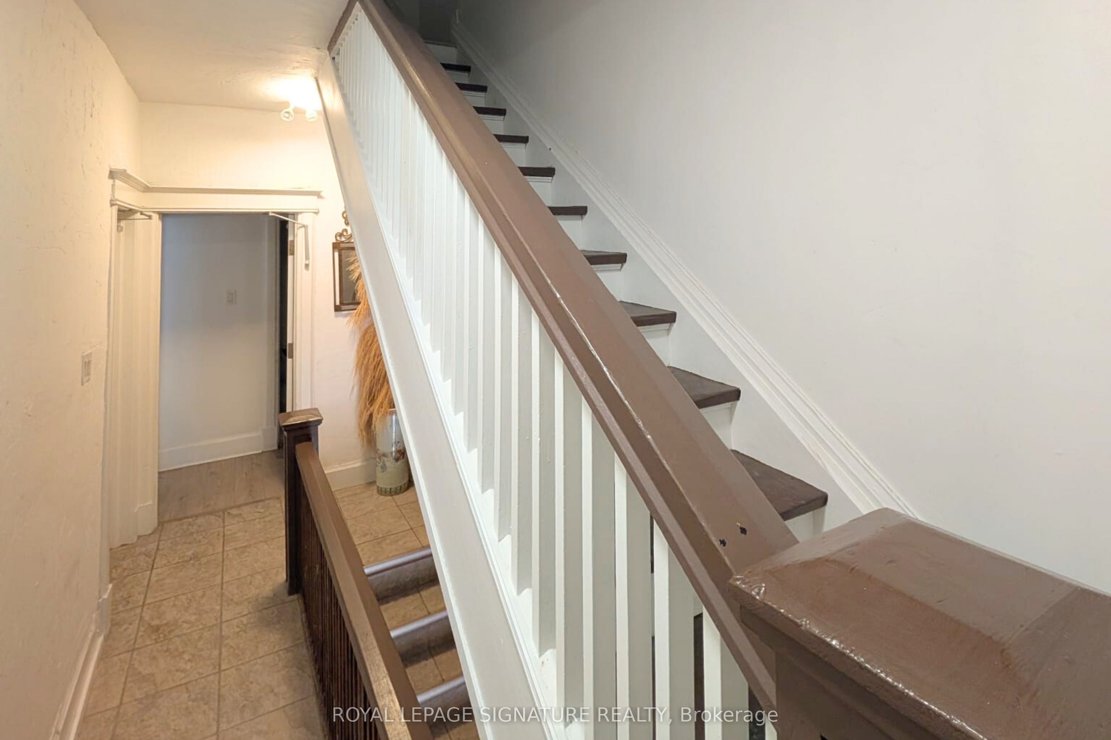 784 College Street 3rd Floor