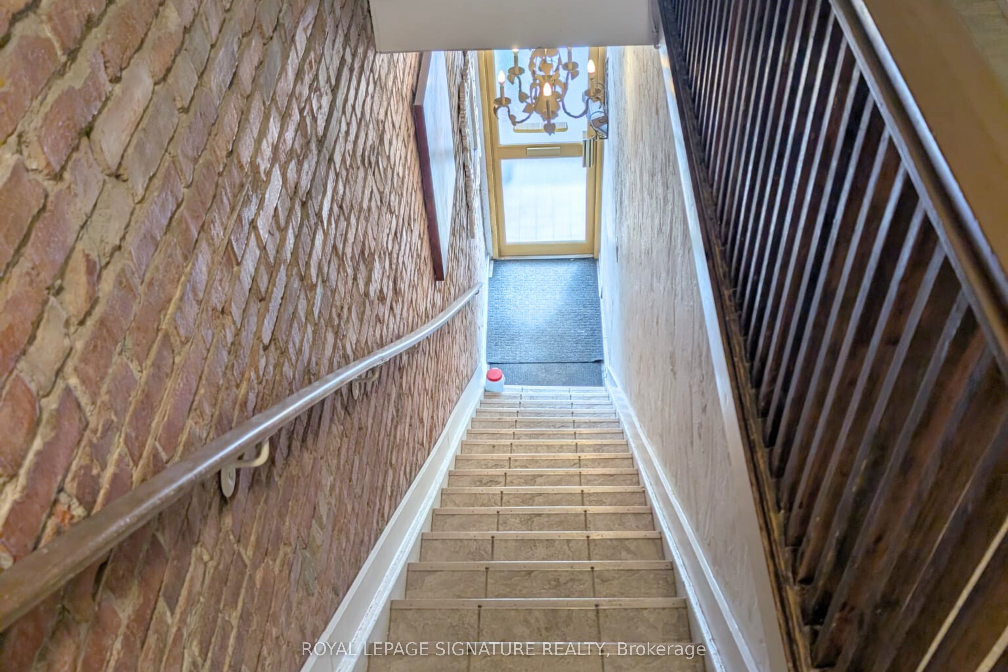 784 College Street 3rd Floor