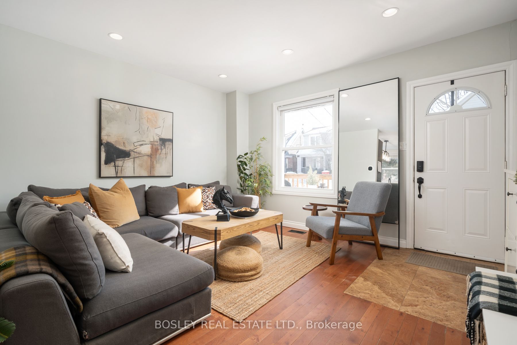 24 Queensdale Avenue