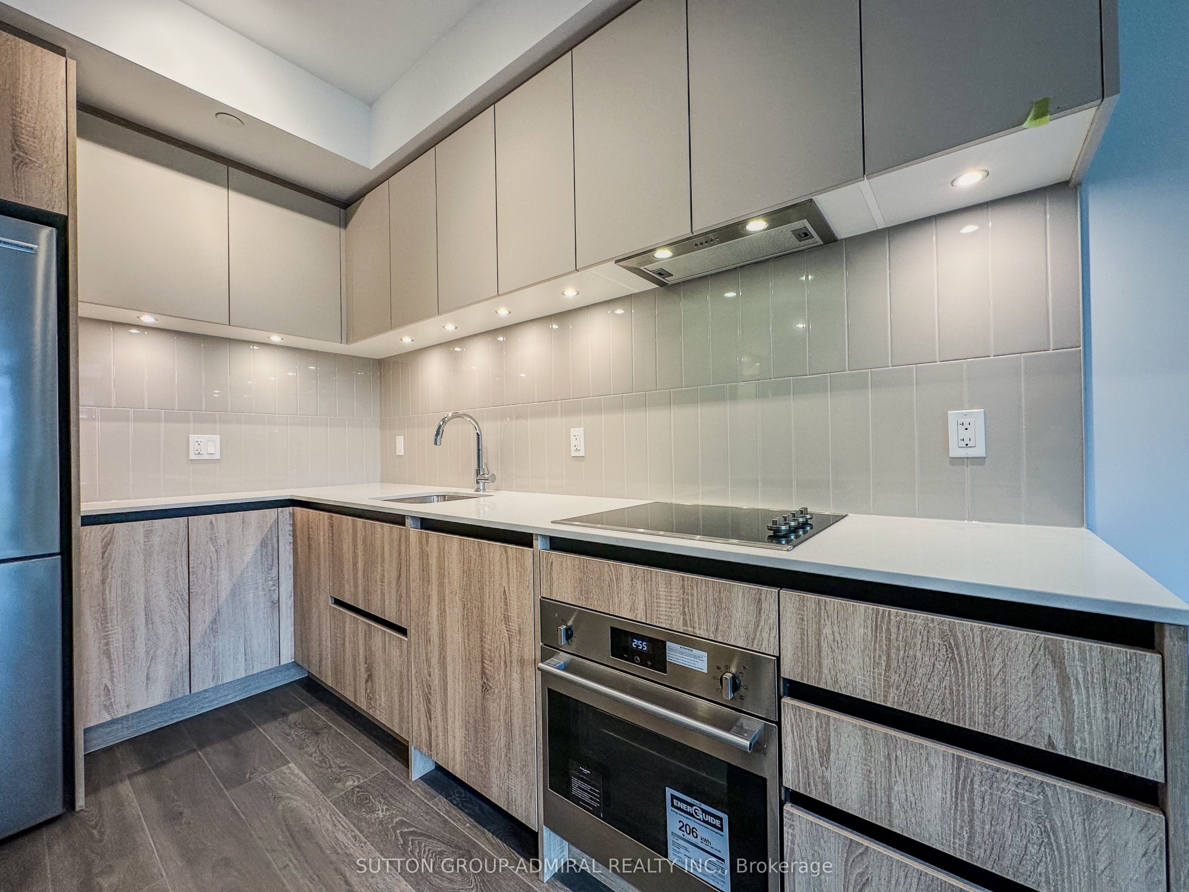 8 Beverley Glen Boulevard 307