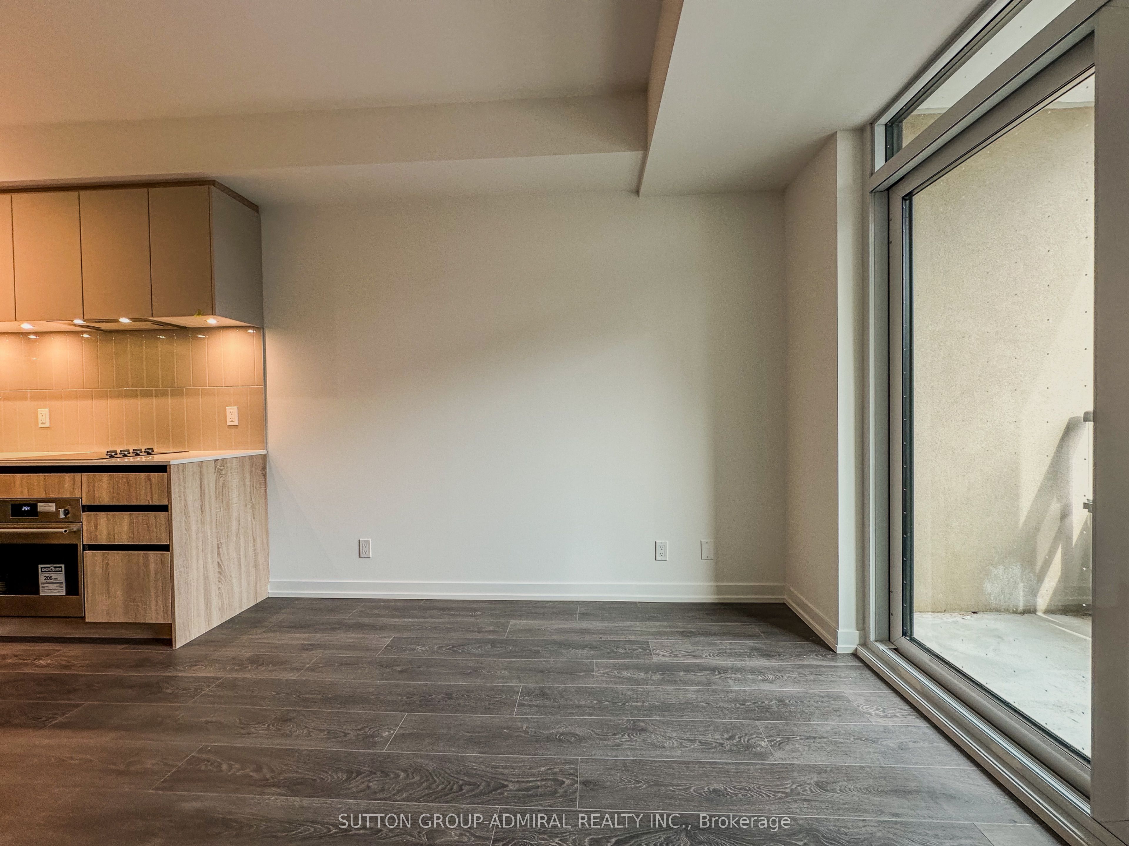 8 Beverley Glen Boulevard 307