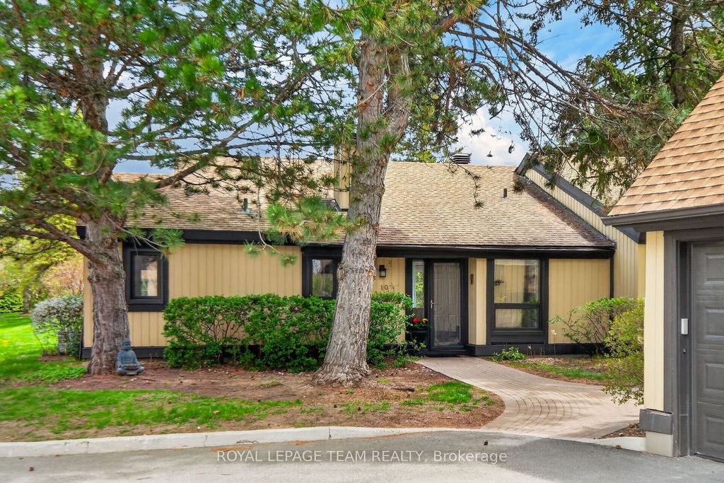Photo of 10 Pebble Beach Court, Stittsville - Munster - Richmond, ON K2S 1B9 (MLS # X13125916)