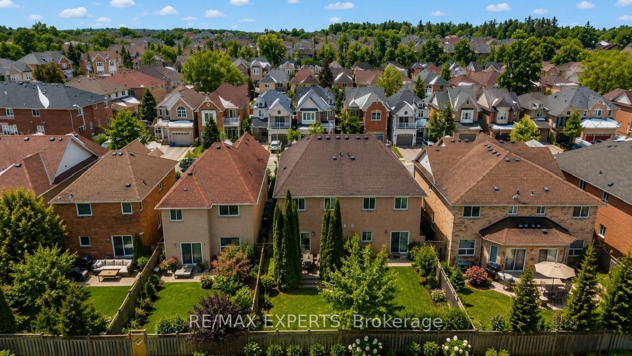 62 Colonial Crescent