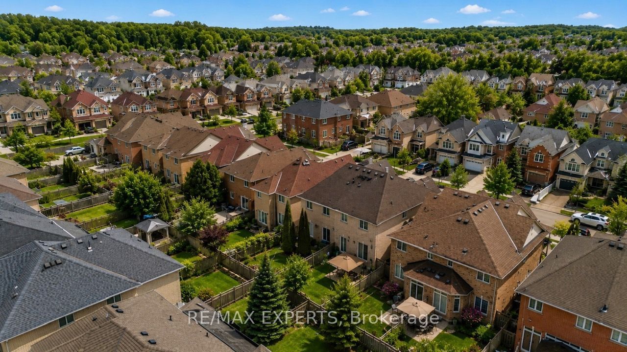 62 Colonial Crescent