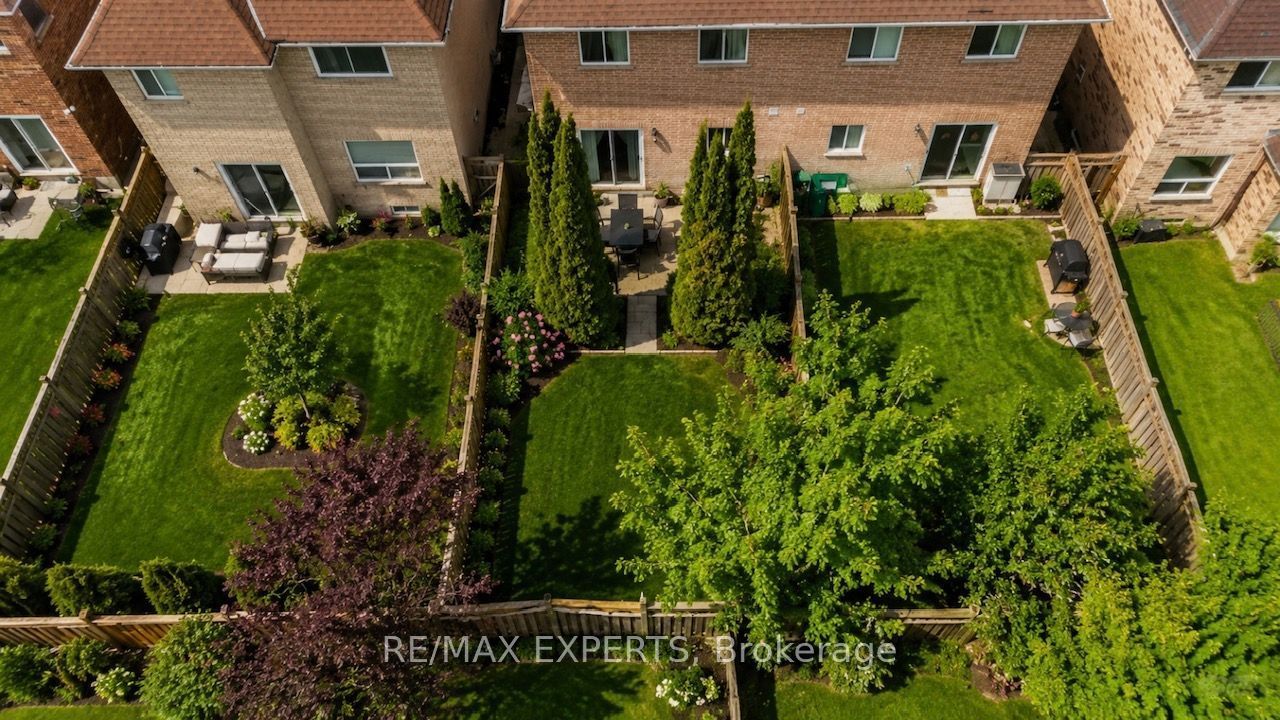 62 Colonial Crescent