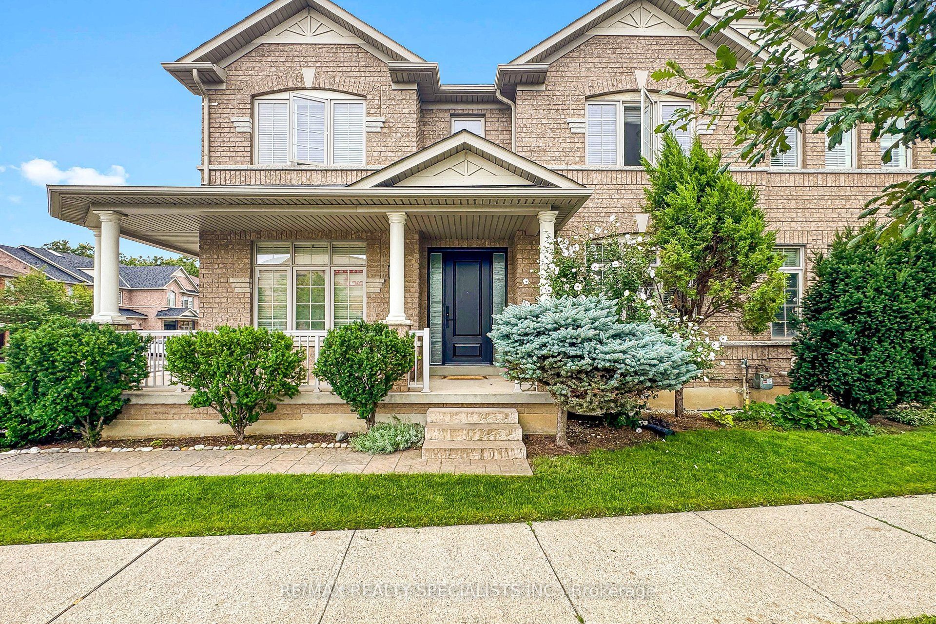 1239 Fox Crescent