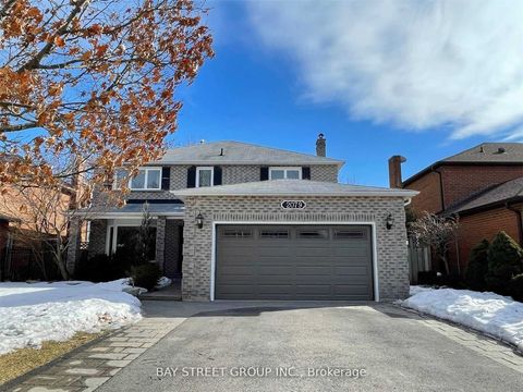 2079 Pineview Drive Oakville ON L6H 5M5