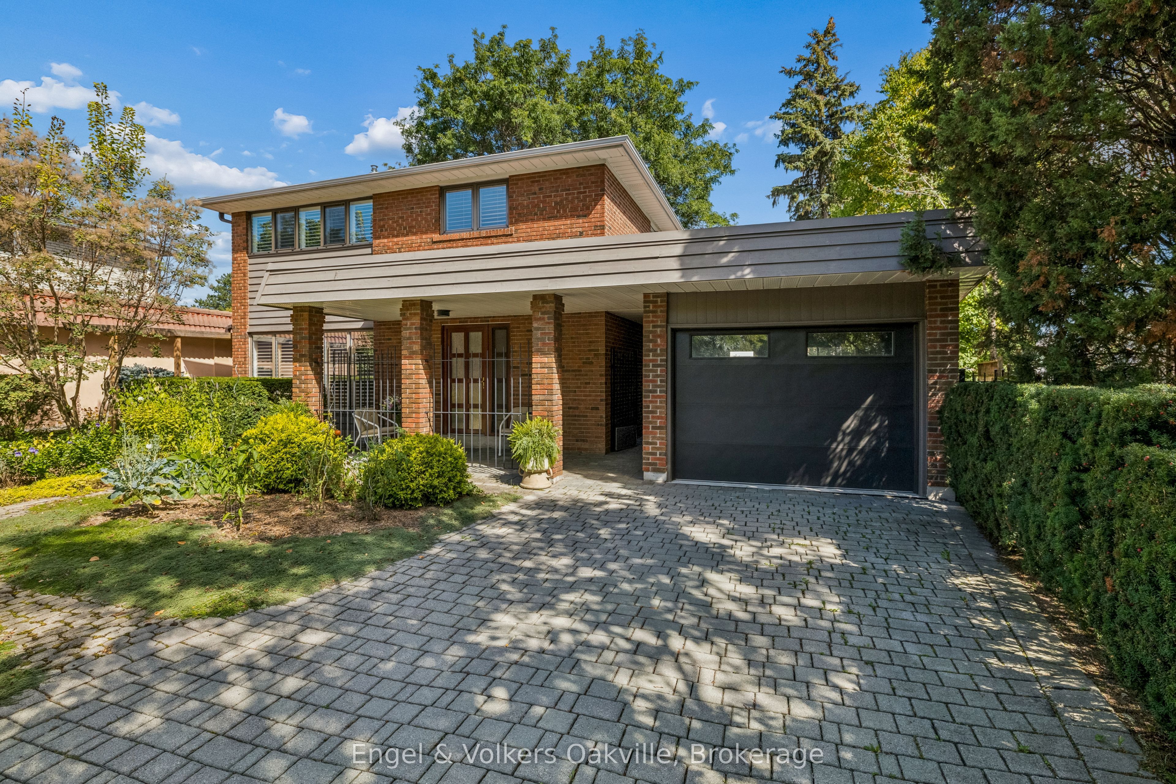 1170 Conyers Crescent