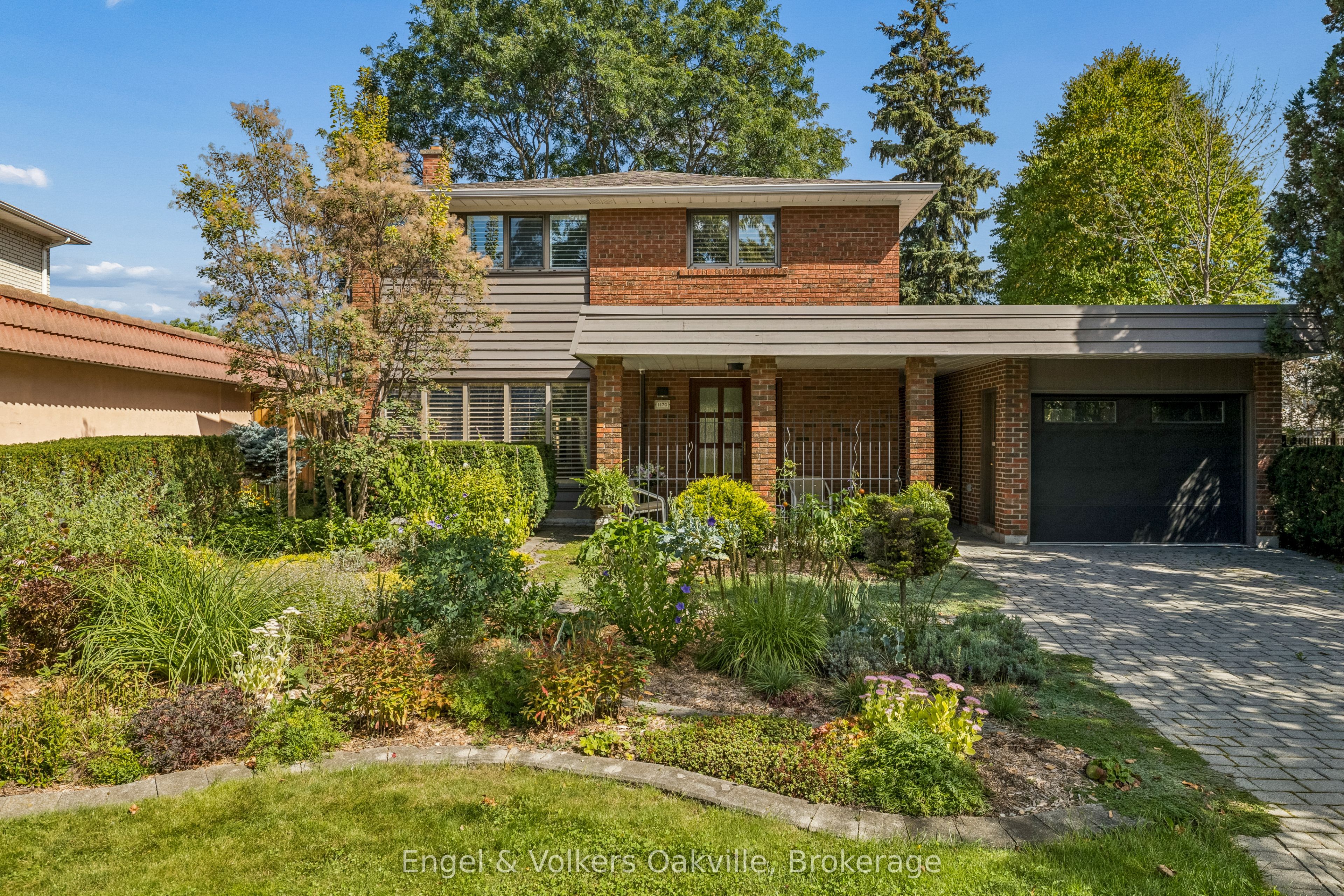 1170 Conyers Crescent