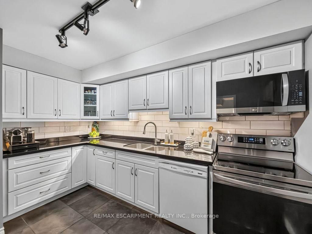 Photo of 2 Valhalla Inn Road #227, Toronto, ON M9B 6C3 (MLS # W13574932)