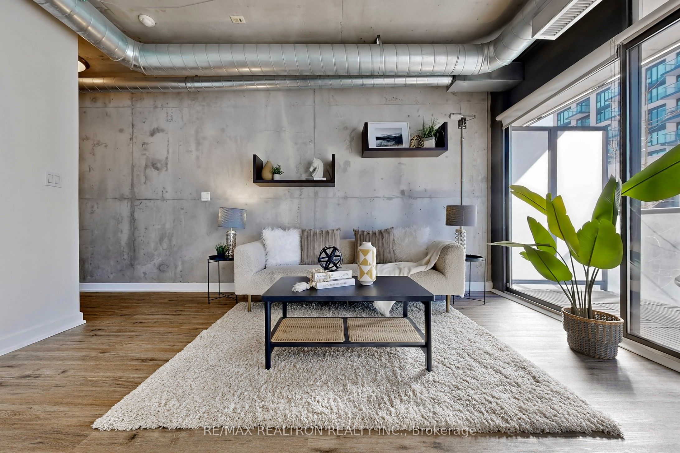 533 Richmond Street W 408