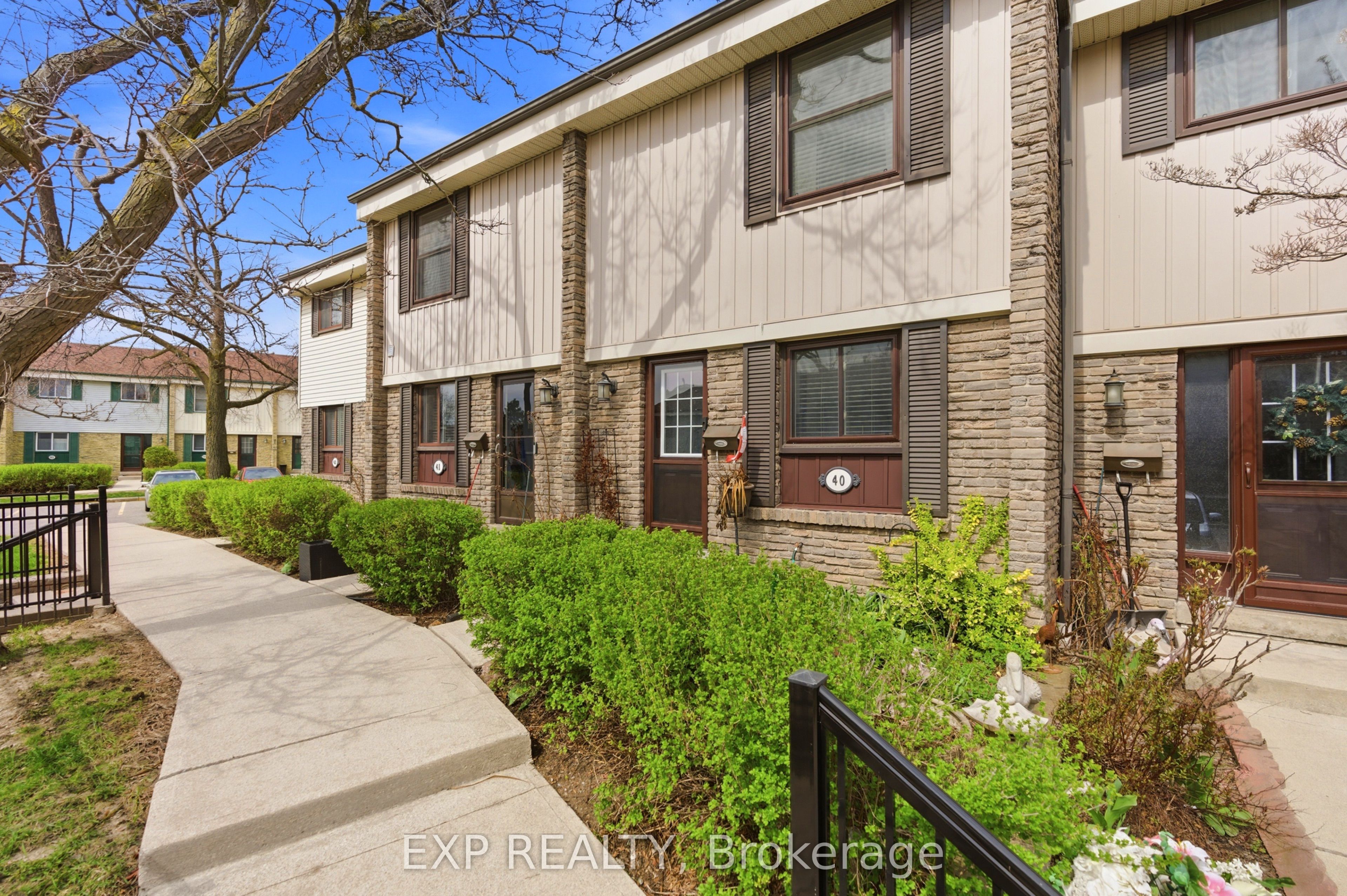2779 Gananoque Drive 40