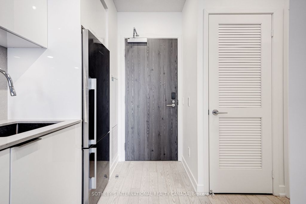 Photo of 25 Richmond Street E #402, Toronto, ON M5C 0A6 (MLS # C12538136)