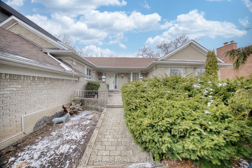 Photo of 61 Tremont Drive, St. Catharines, ON L2T 3Y9 (MLS # X12906070)