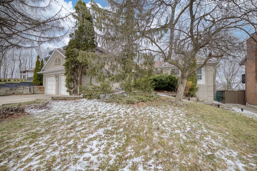 Photo of 61 Tremont Drive, St. Catharines, ON L2T 3Y9 (MLS # X12906070)