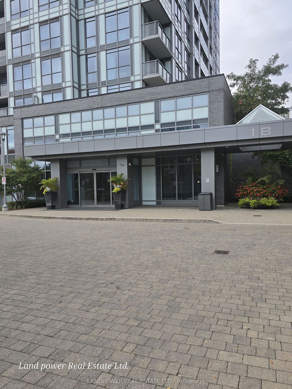 Photo of 18 Graydon Hall Drive #407, Toronto, ON M3A 0A4 (MLS # C12464348)