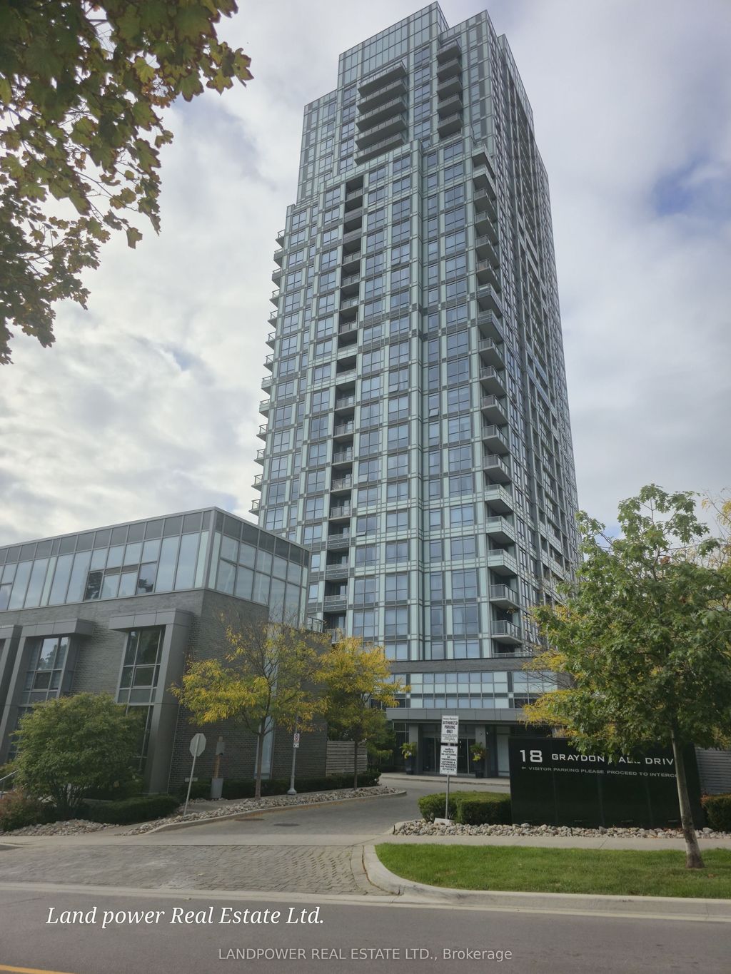 Photo of 18 Graydon Hall Drive #407, Toronto, ON M3A 0A4 (MLS # C12464348)