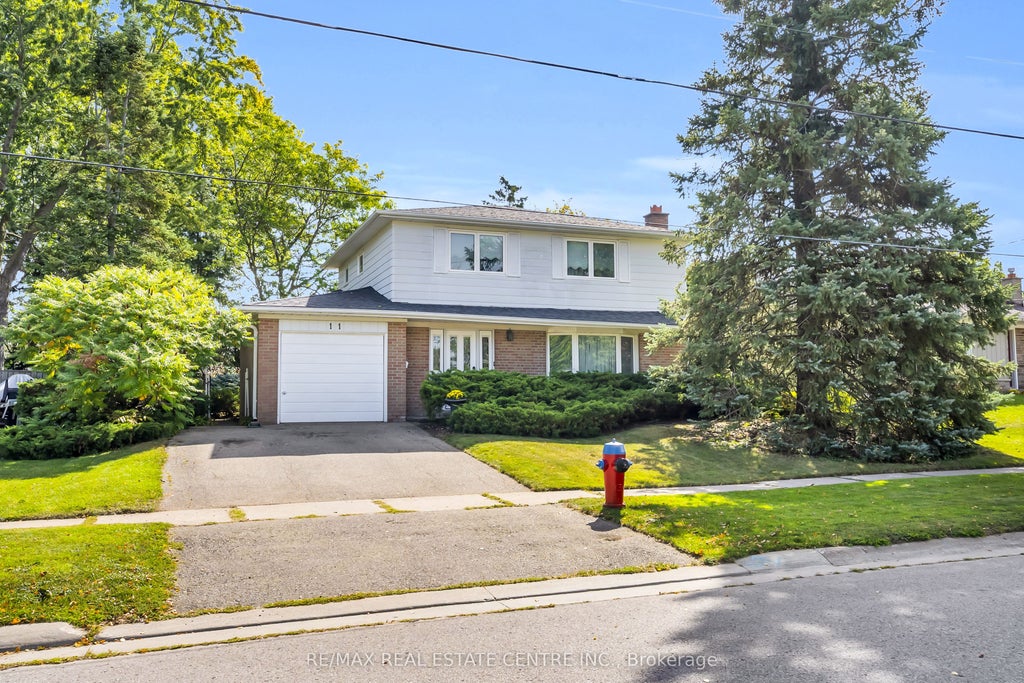 Photo of 11 Dawson Crescent, Halton Hills, ON L7G 1H3 (MLS # W14033744)