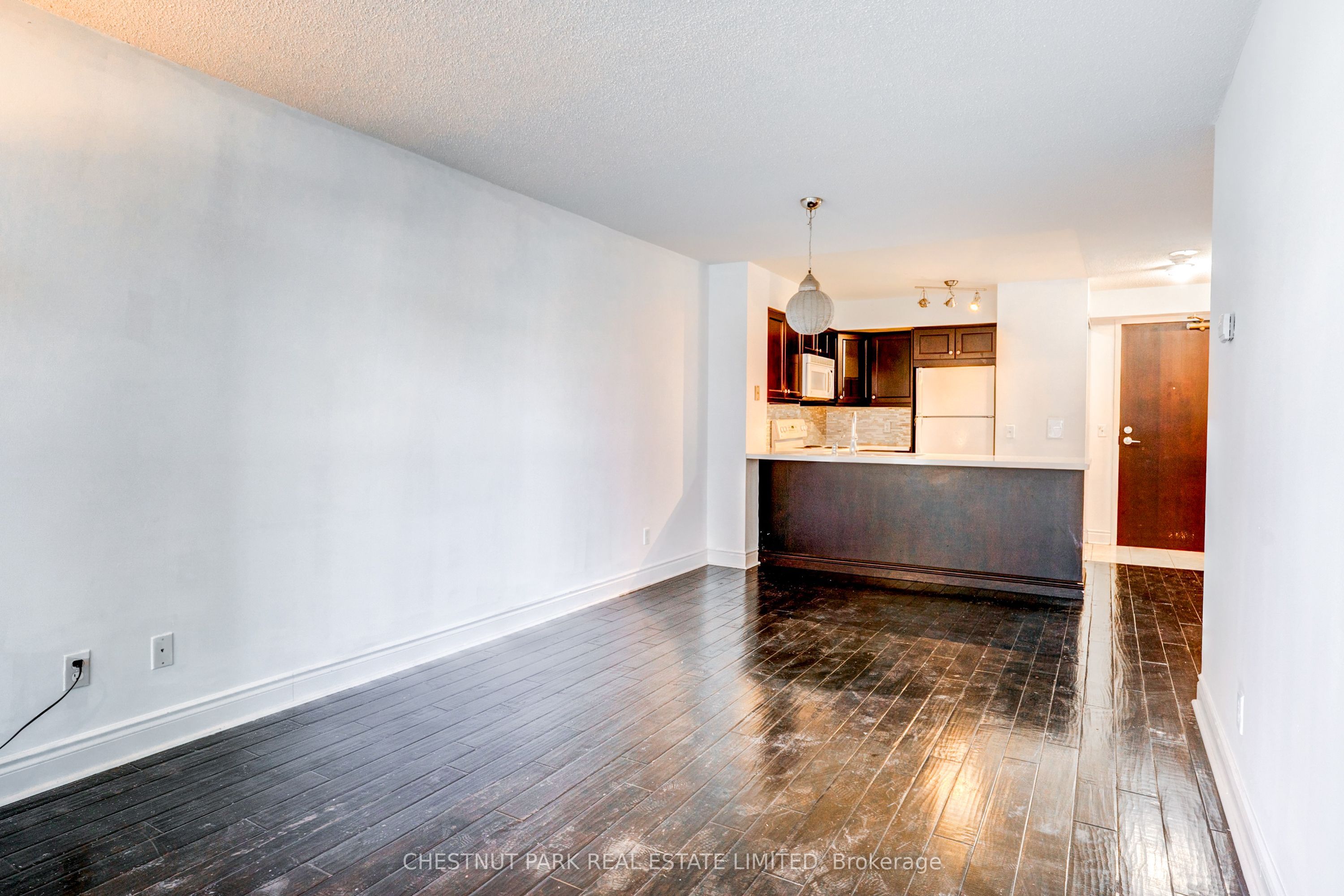 30 Grand Trunk Crescent 1008