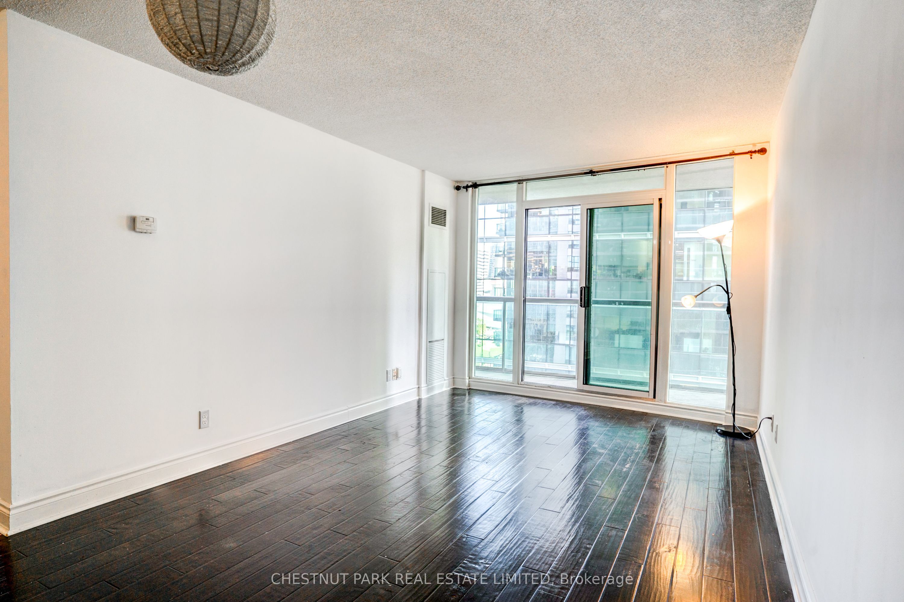 30 Grand Trunk Crescent 1008