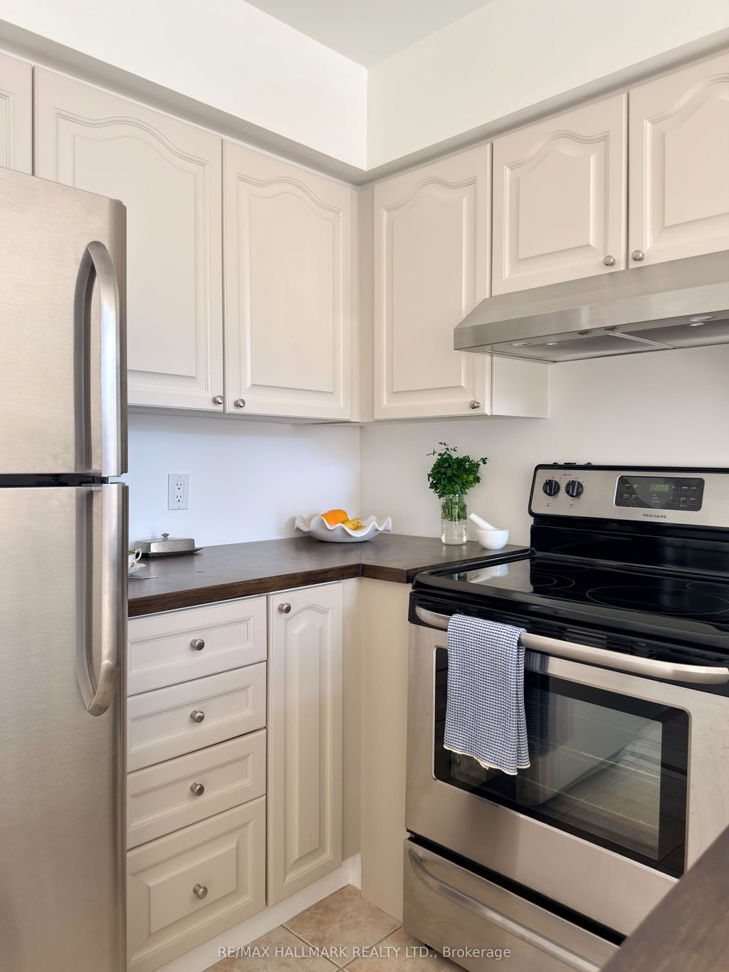 Photo of 27 Sudbury Street #2705, Toronto, ON M6J 3W6 (MLS # C13042866)