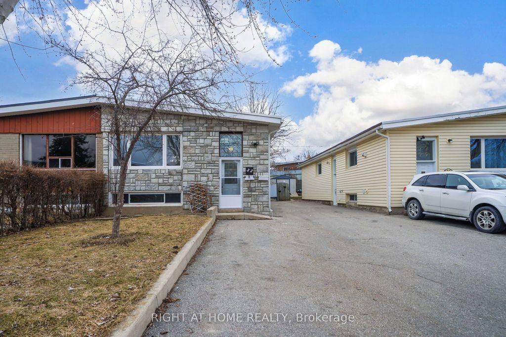 Photo of 33 Stanley Court, Brampton, ON L6Y 2B1 (MLS # W12906464)