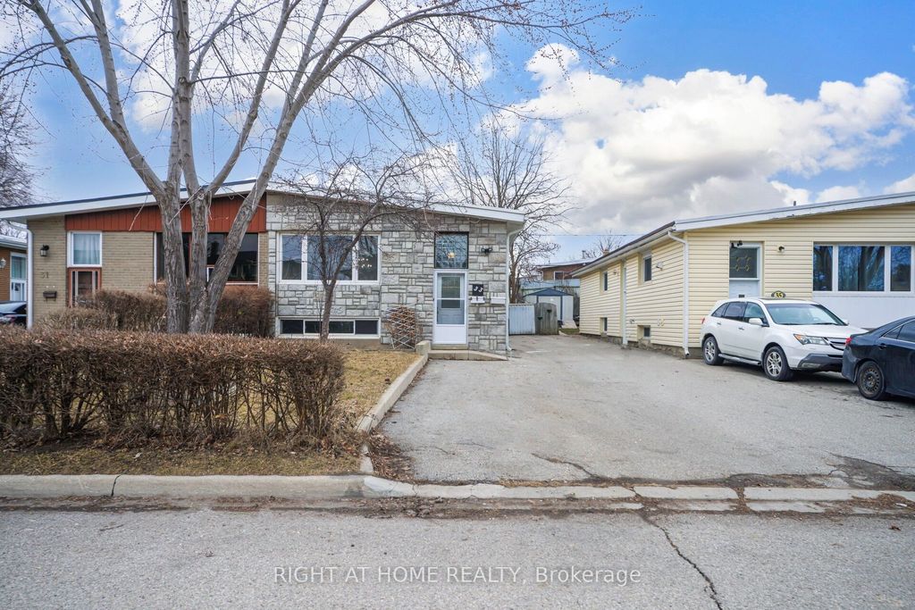 Photo of 33 Stanley Court, Brampton, ON L6Y 2B1 (MLS # W12906464)