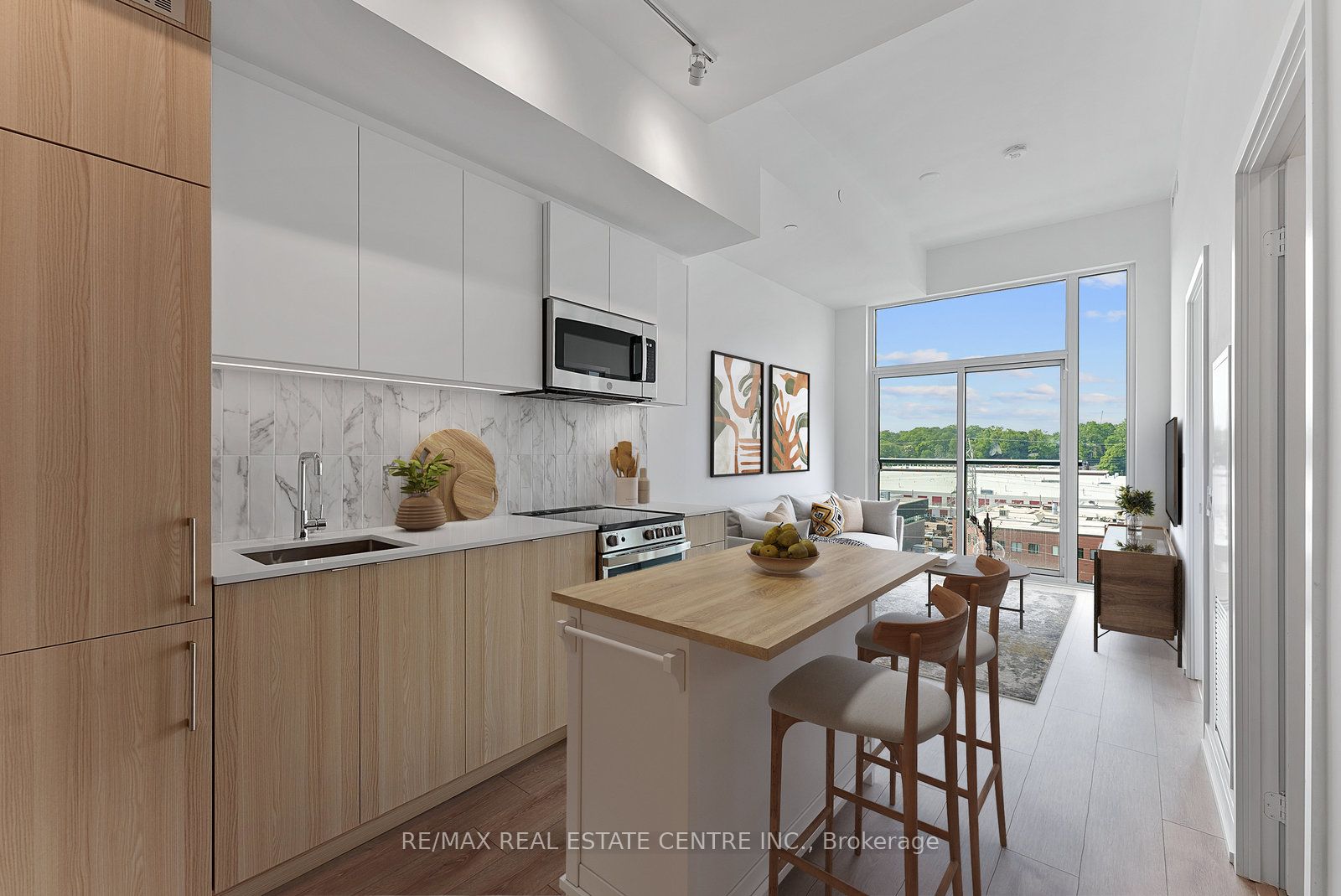 500 Dupont Street 810