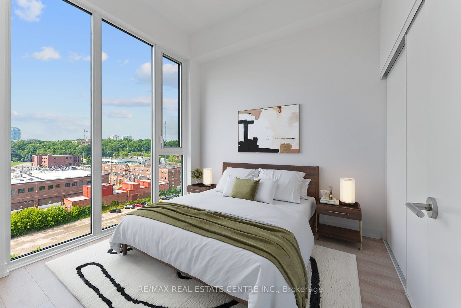 500 Dupont Street 810