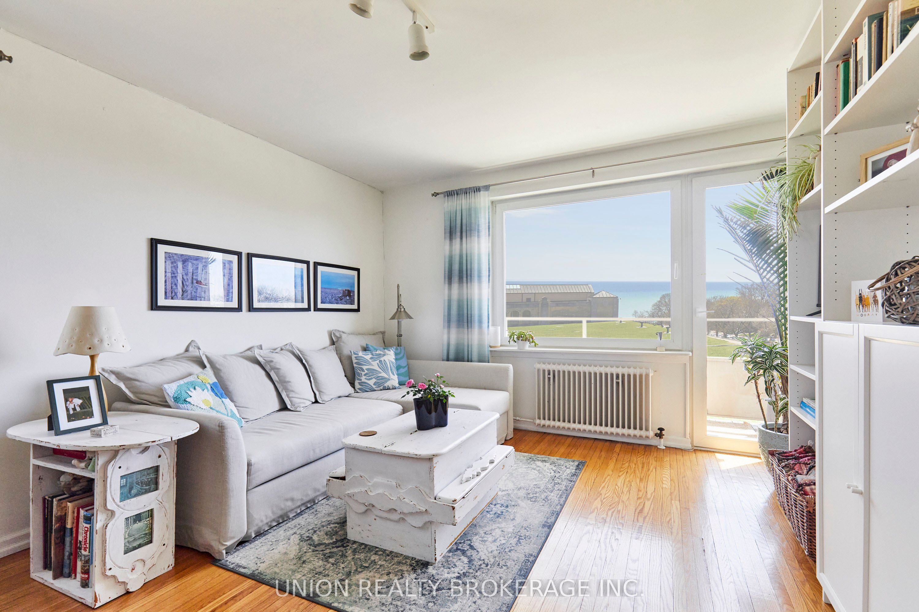 2378 Queen Street E 8