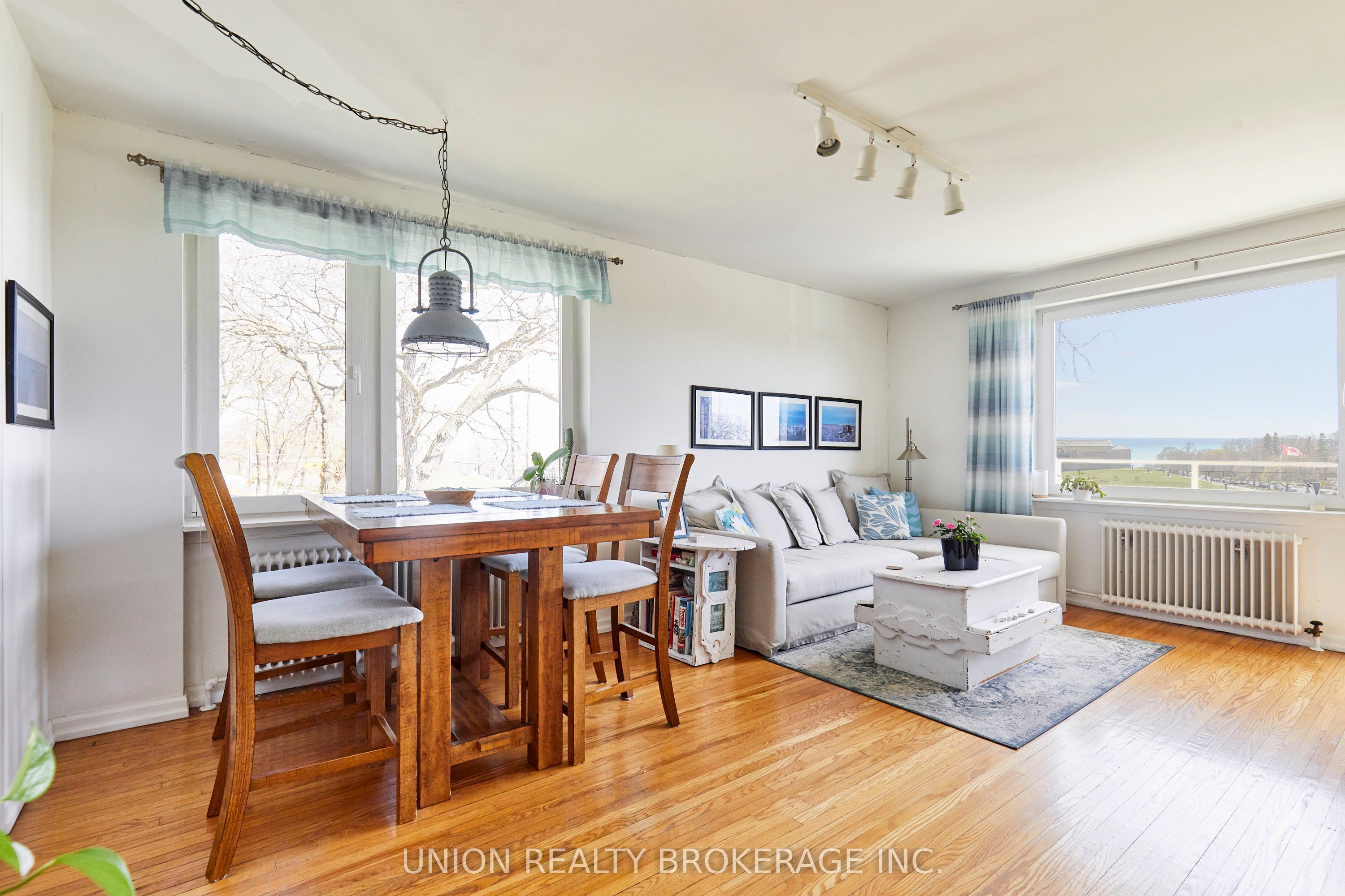2378 Queen Street E 8