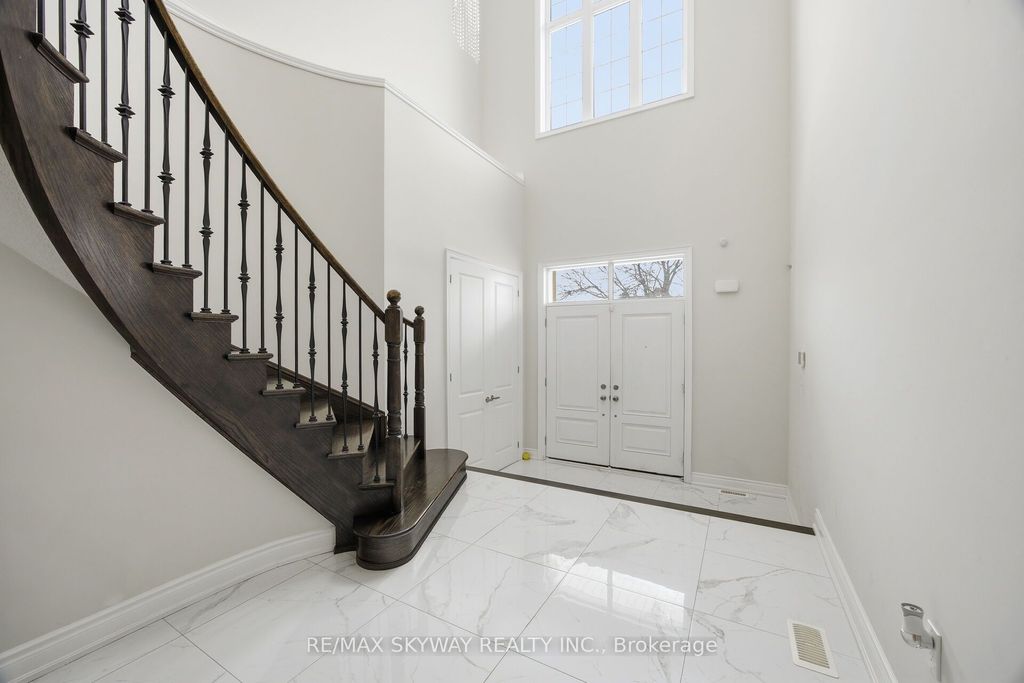 Photo of 22 Tamworth Court, Brampton, ON L6Y 4S4 (MLS # W12797604)