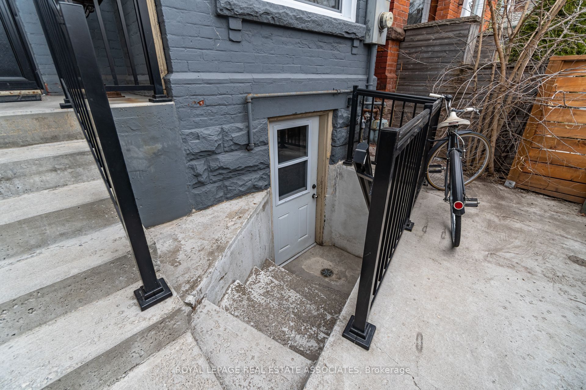 274 Ossington Avenue 3