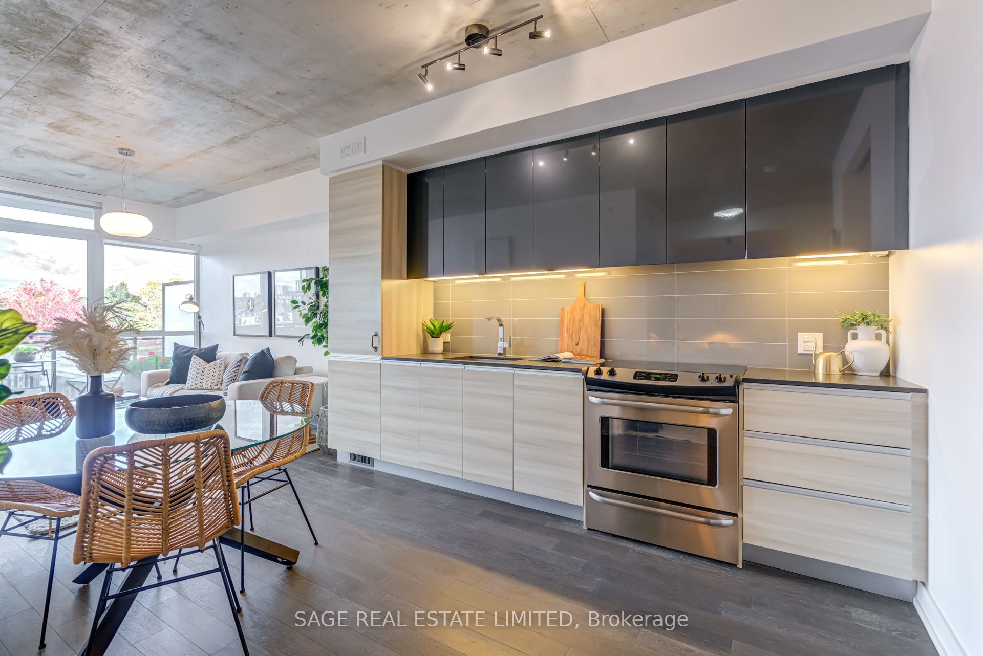 1190 Dundas Street E 504