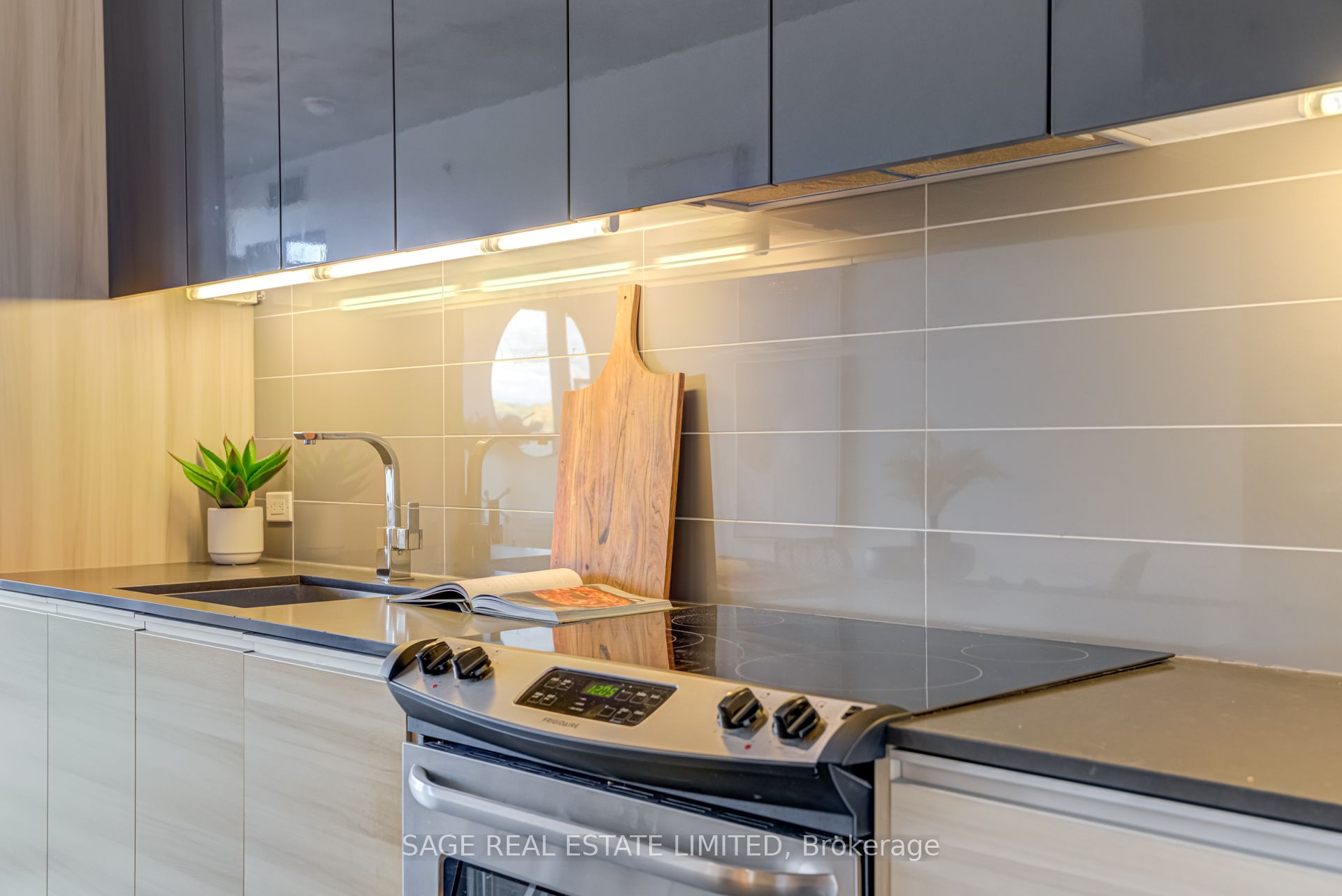 1190 Dundas Street E 504