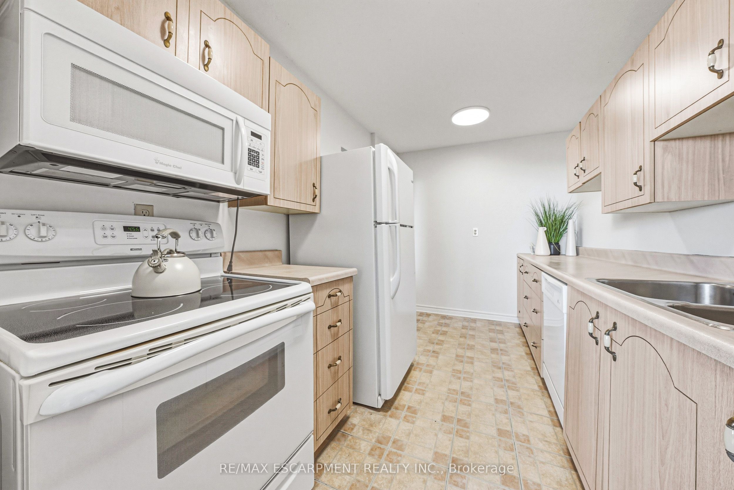 2055 UPPER MIDDLE Road 705