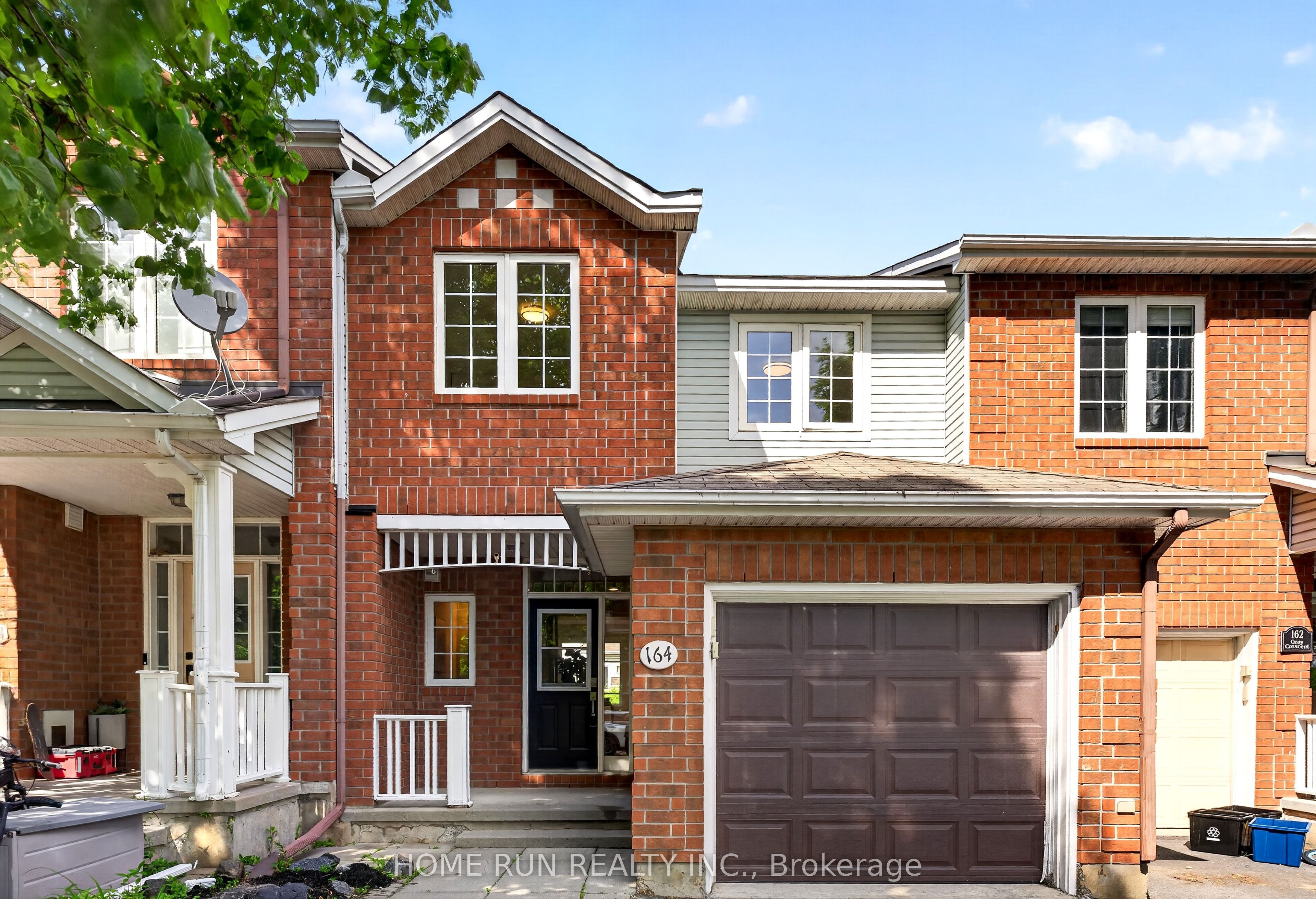Photo 1 of 34 — 164 Gray Crescent, Kanata, ON K2K 3L9