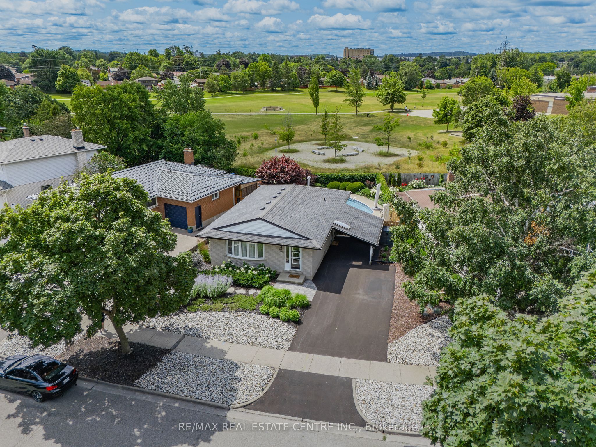 107 Laurentian Drive