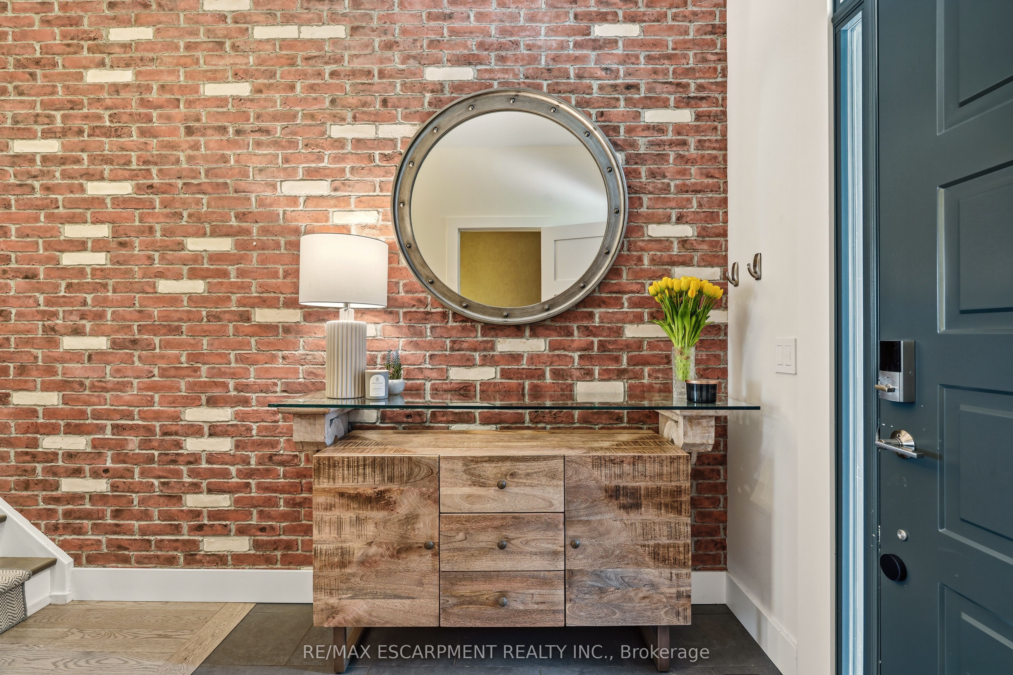 5056 New Street 4