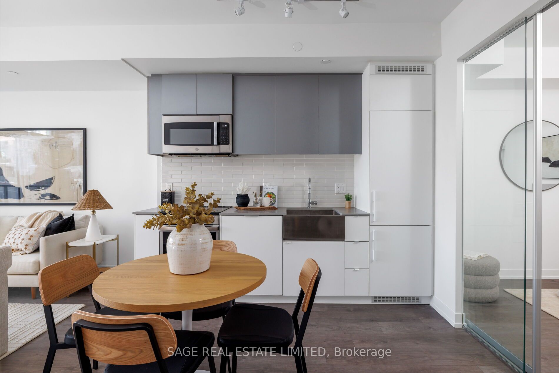 270 Dufferin Street 327