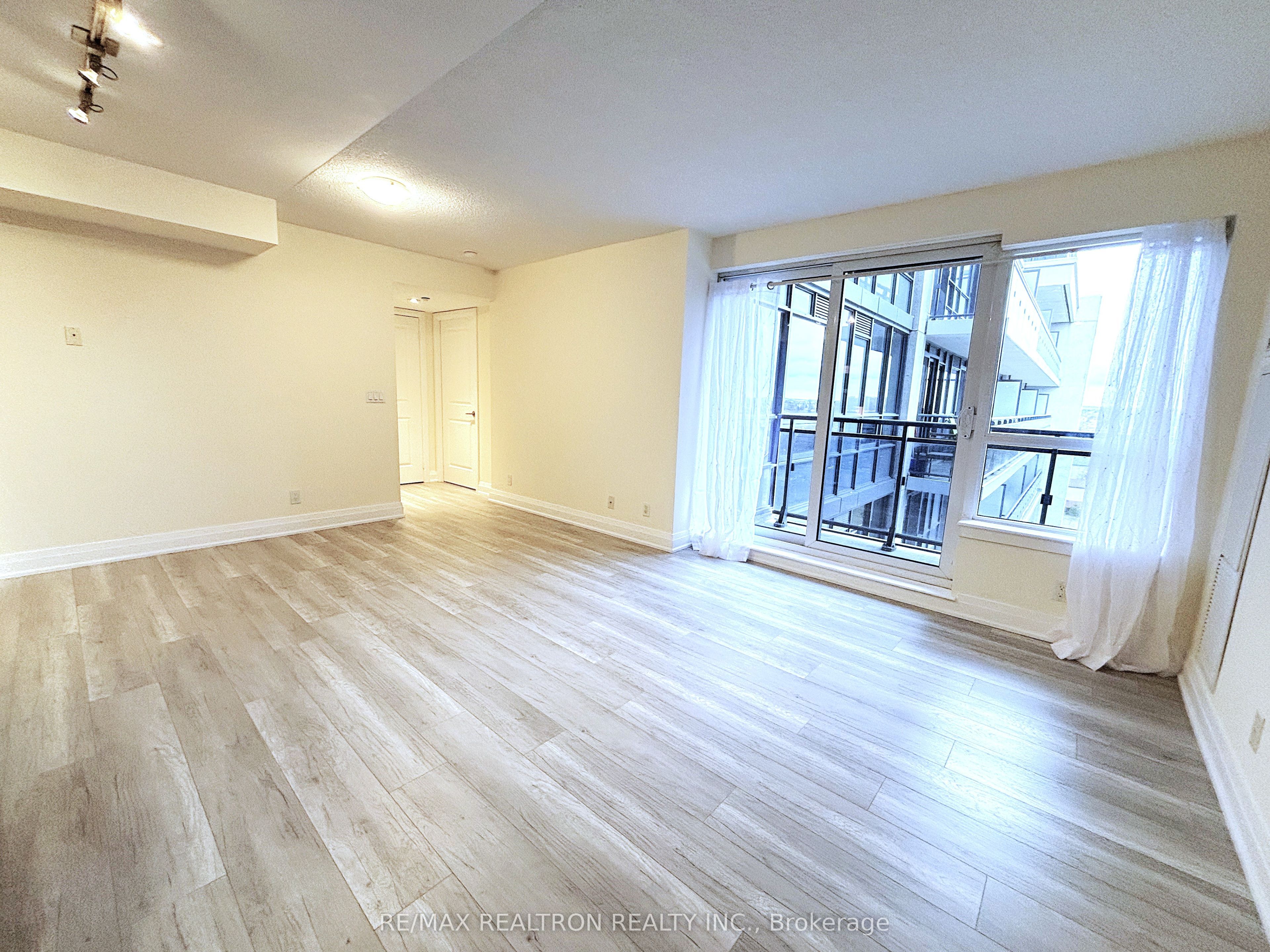 370 Highway 7 Road E 901