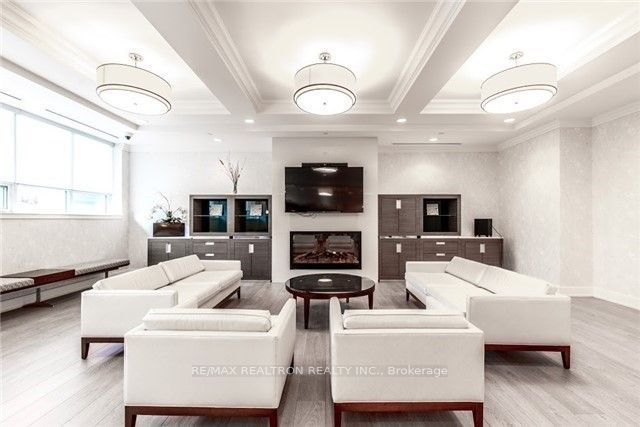 370 Highway 7 Road E 901