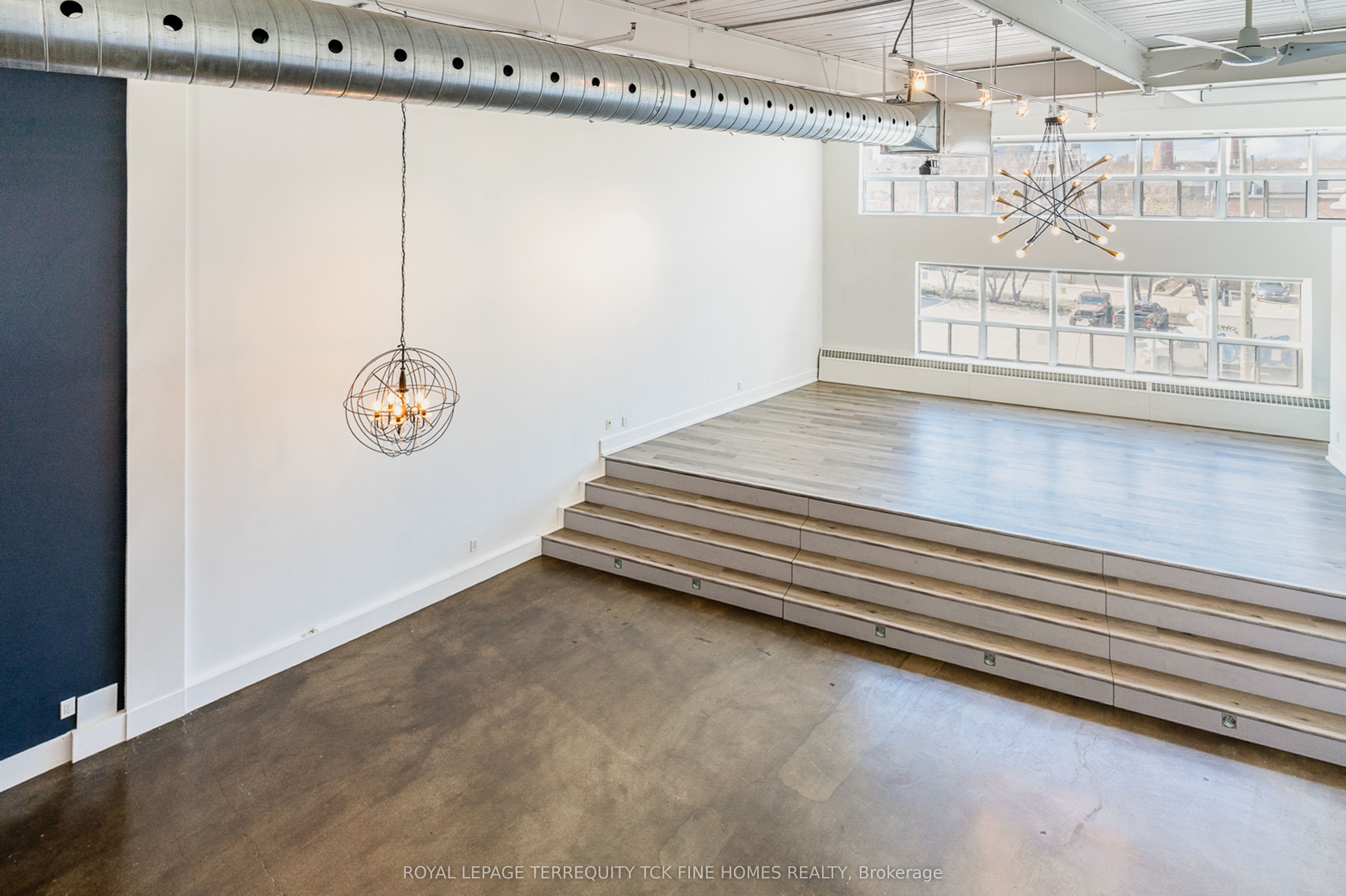 1173 Dundas Street E 225