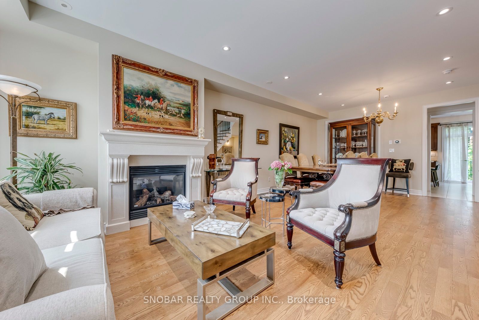 208 La Rose Avenue 9