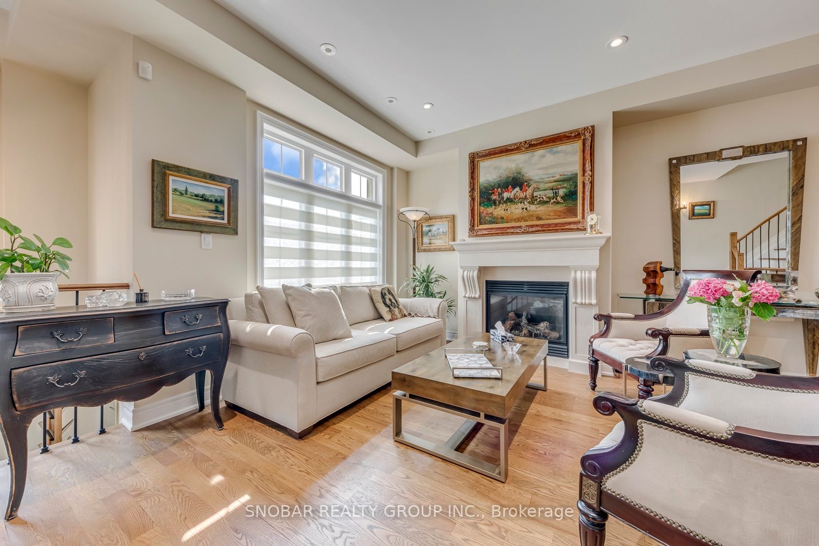 208 La Rose Avenue 9