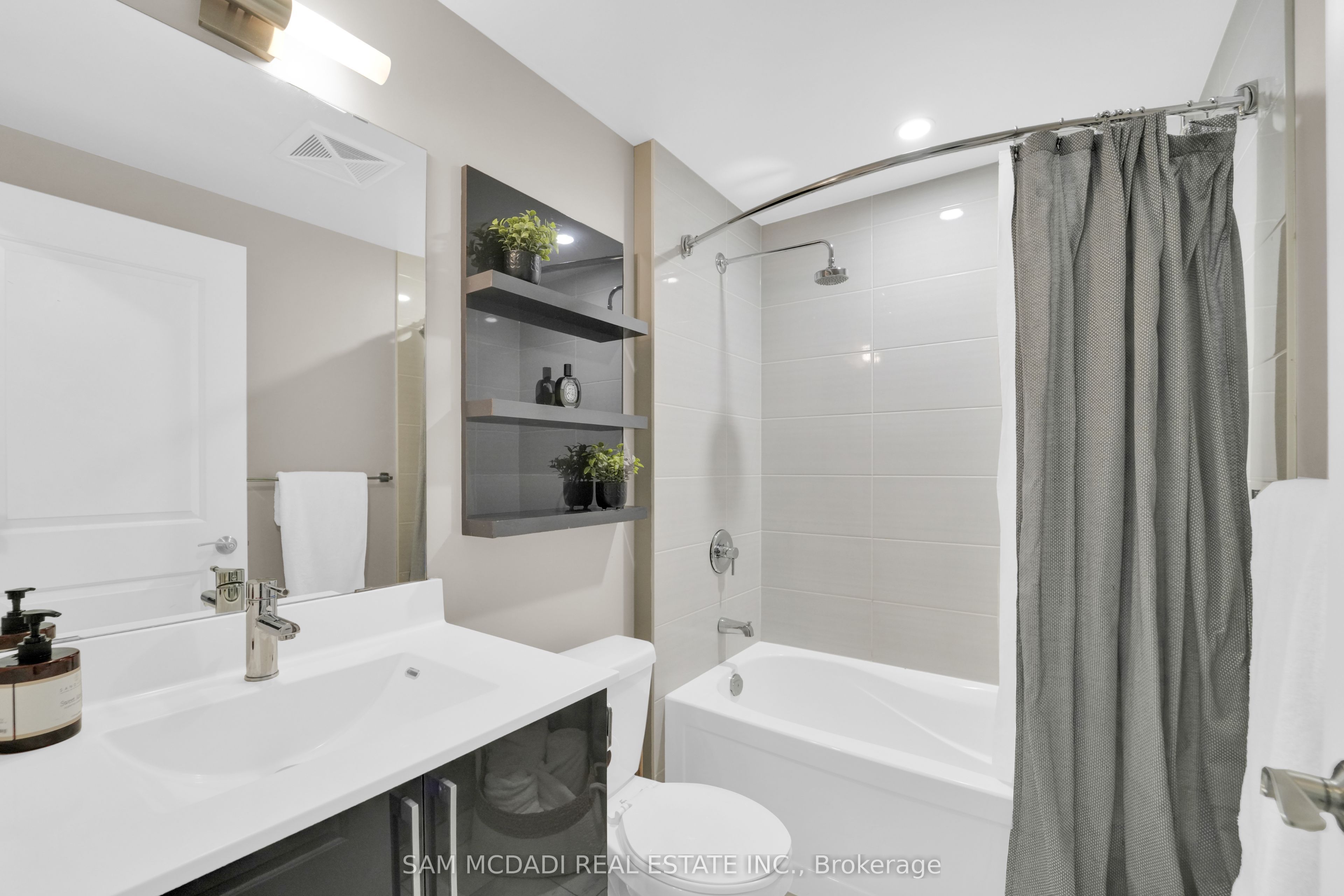 16 Brookers Lane PH1