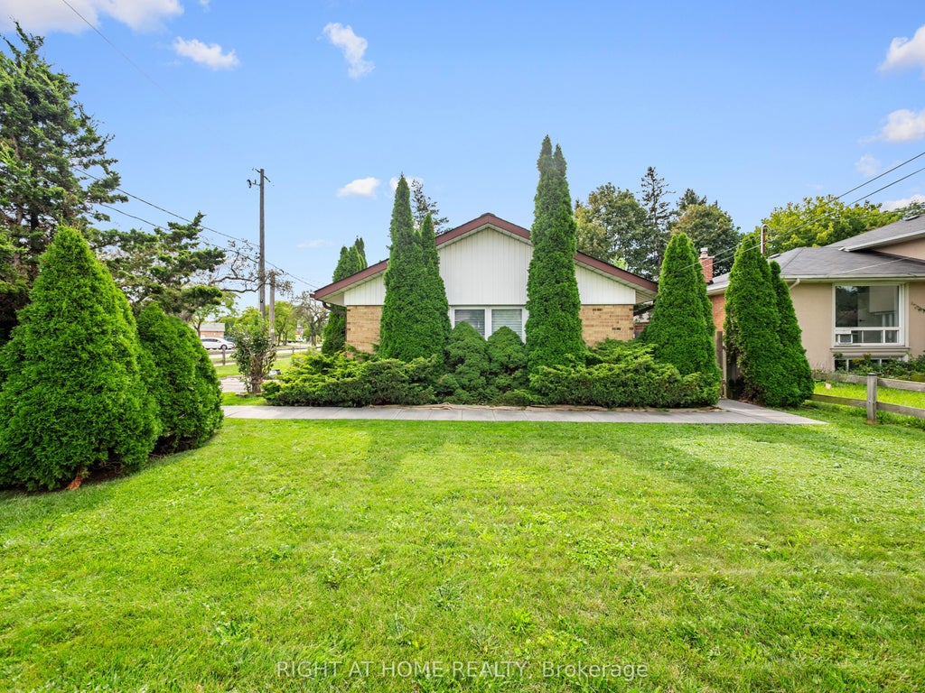 Photo of 2 Leavenworth Crescent, Toronto, ON M9C 1T3 (MLS # W13798542)