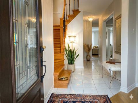 22 Elmpark Court Richmond Hill ON L4C 9T8