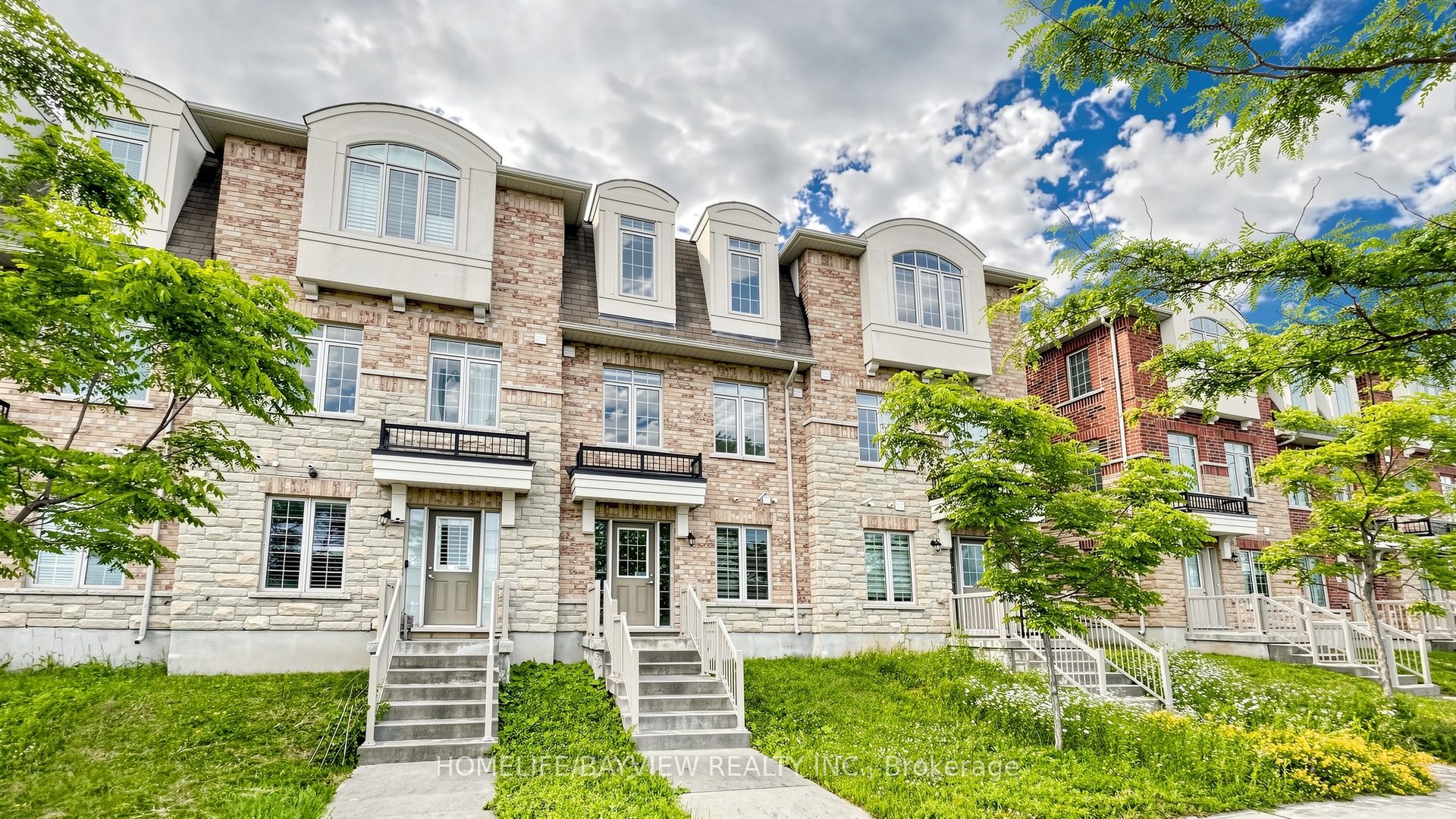 10981 Woodbine Avenue